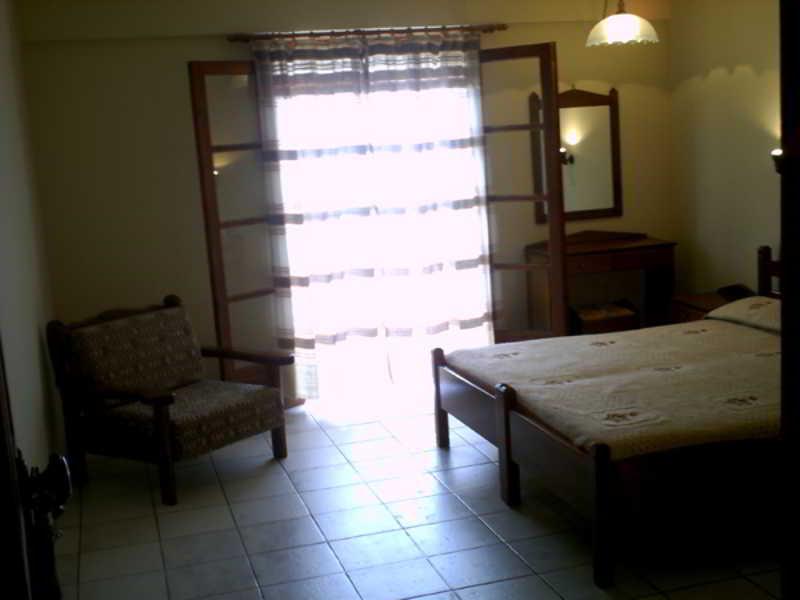 פויניקיון Yiannis Ηotel מראה חיצוני תמונה