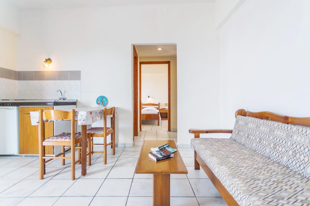 פויניקיון Yiannis Ηotel מראה חיצוני תמונה