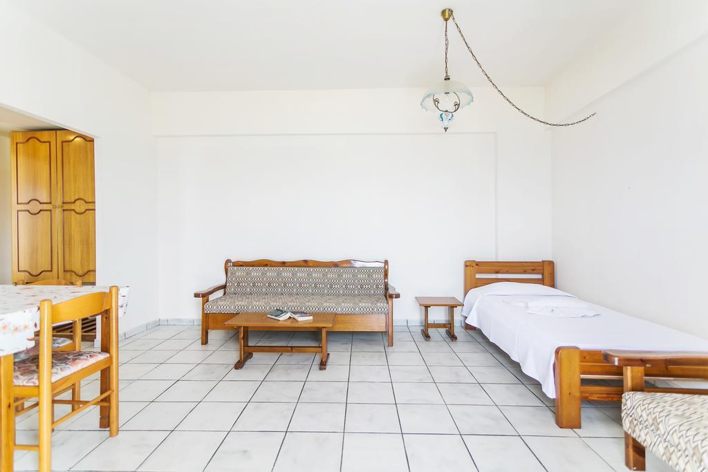 פויניקיון Yiannis Ηotel מראה חיצוני תמונה